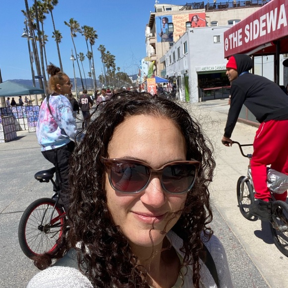 Meet your Posher, Deana - Picture 1 of 2